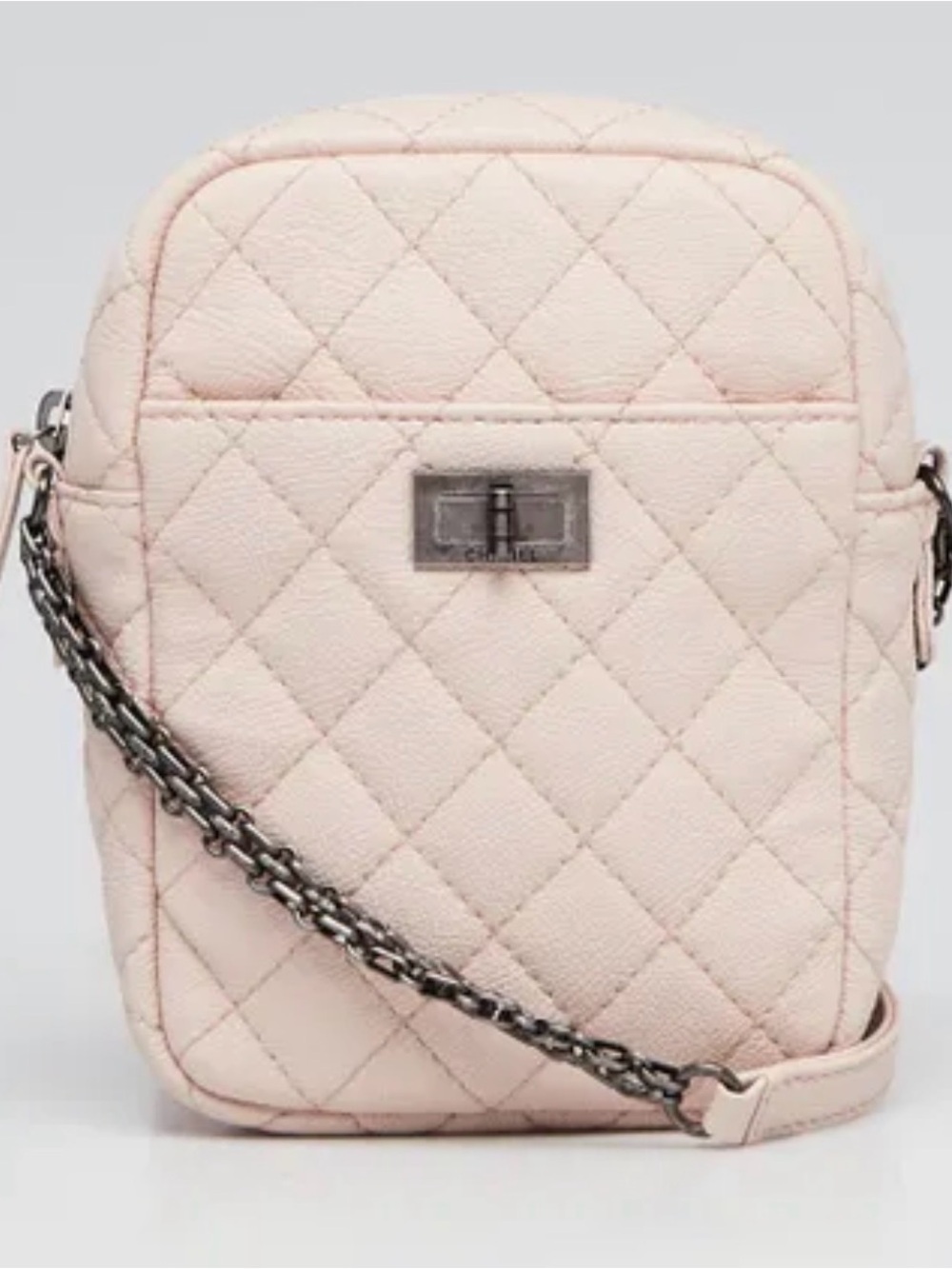 CHANEL Quilted Leather
2.55 Reissue Camera Case
Crossbody Bag